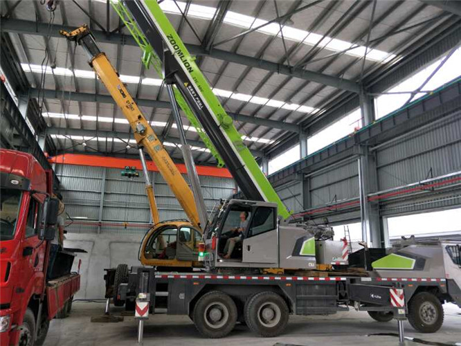 乌兰县高空车出租需要注意哪些安全事项？