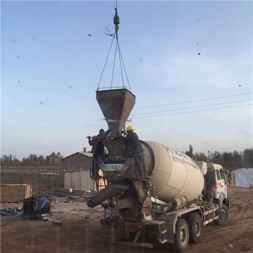 乌兰县“精准瞄准”—— 吊车的 “定位导航” 技术