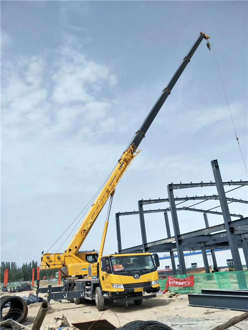 乌兰县超高层建筑钢结构吊装案例